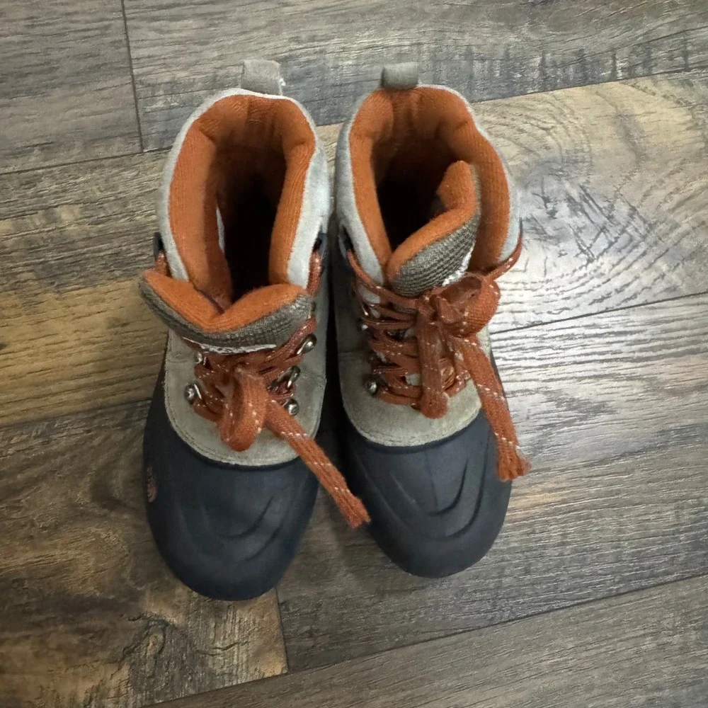 The North Face Boys Insulated Waterproof Winter Snow Boots Gray Orange Size 1